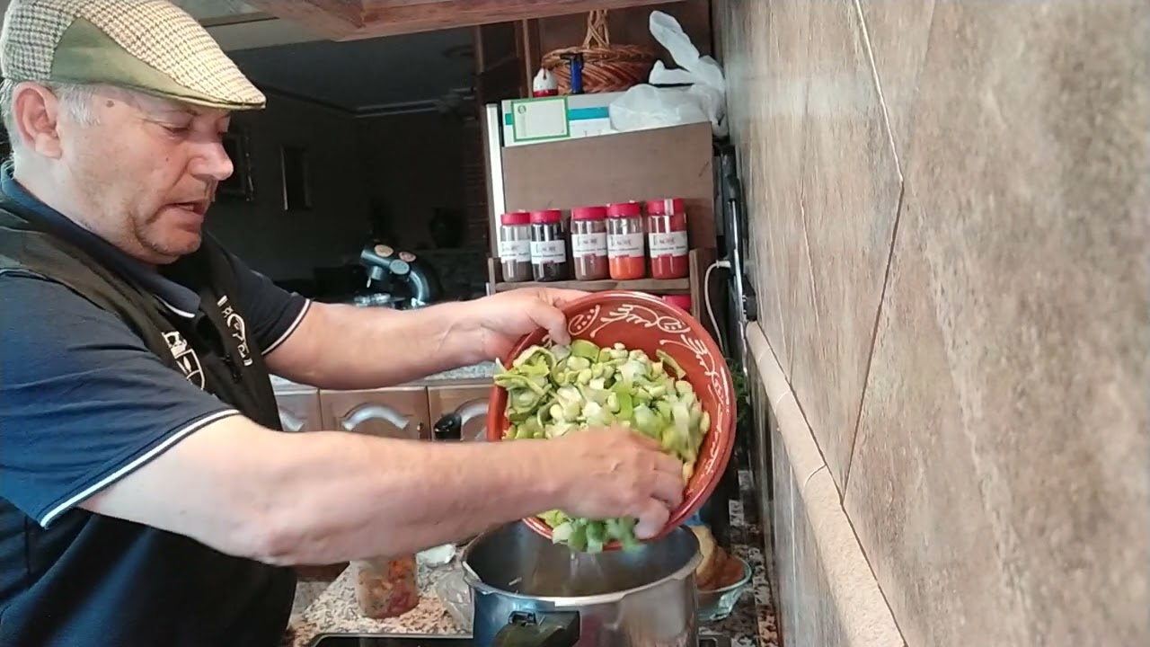 cazuela de habas a la andaluza