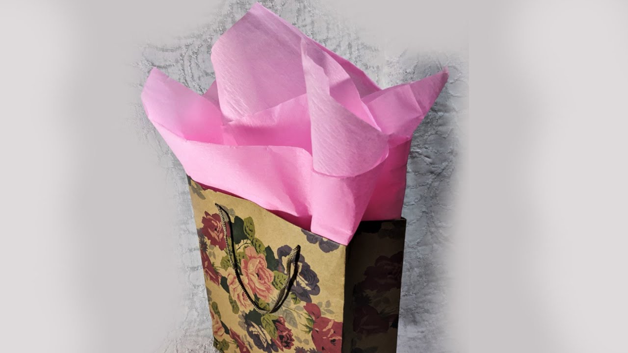 como envolver un regalo con papel de seda