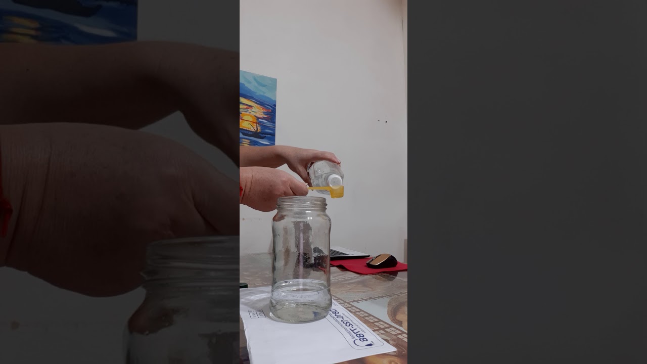 el vinagre se mezcla con el agua