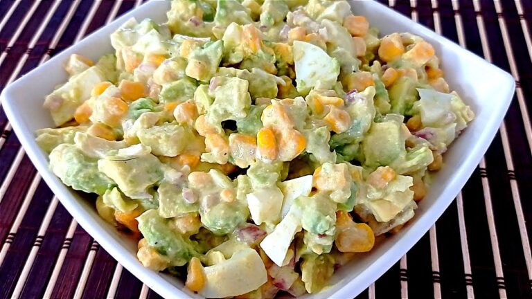 ensalada de aguacate tomate y huevo duro