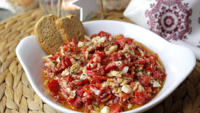 ensalada de pimientos asados con atún y huevo duro