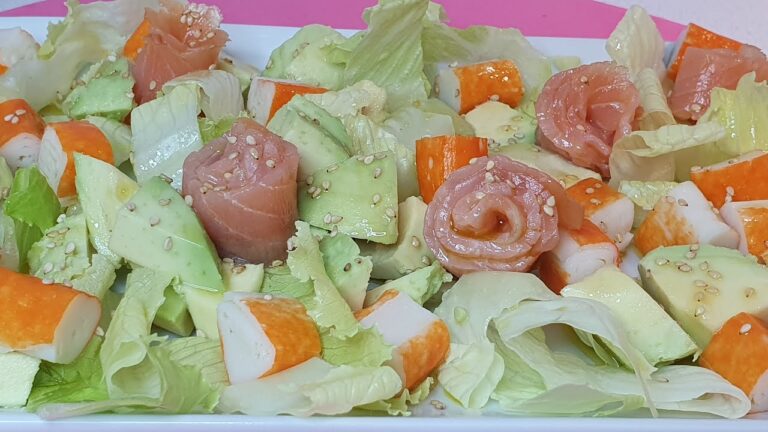 ensalada de salmon ahumado con aguacate