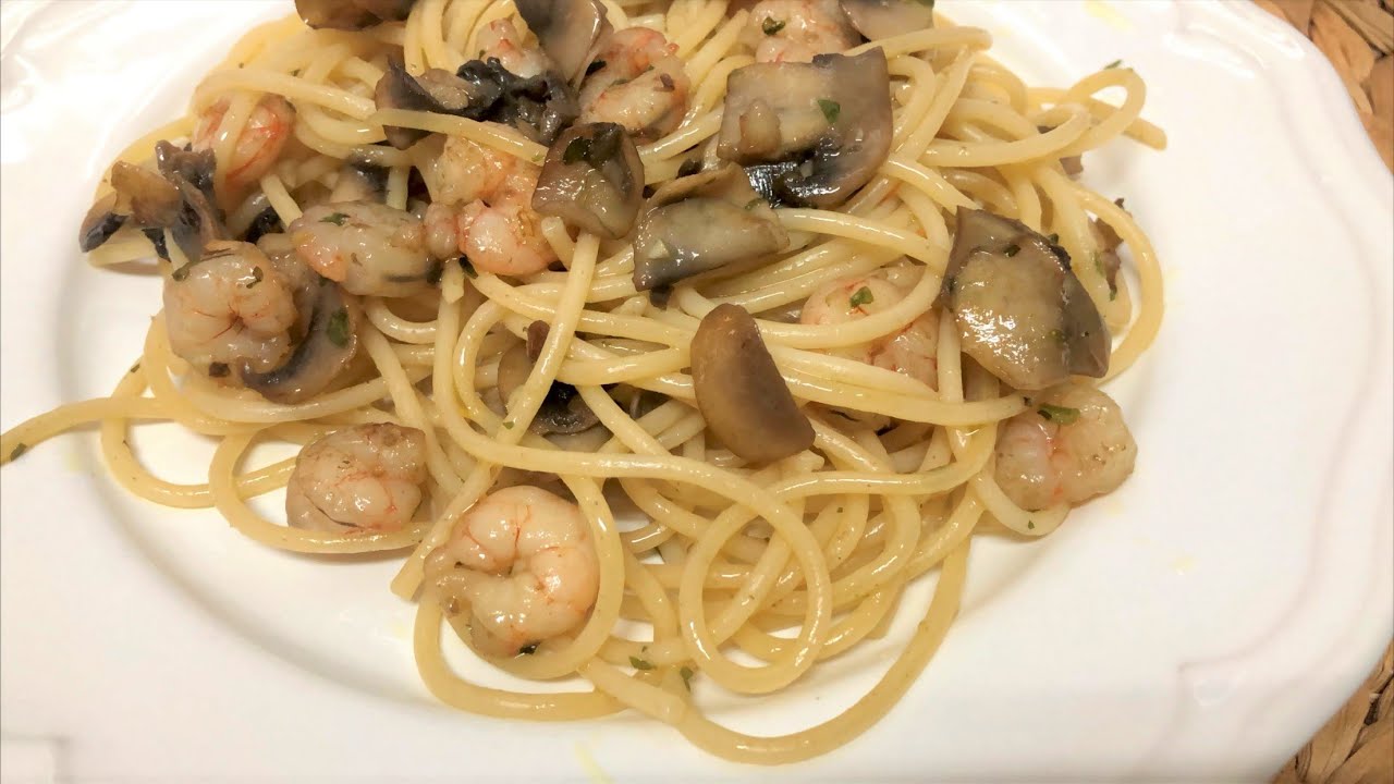 espaguetis con gambas y champiñones y nata