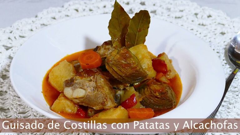 guisado de costillas de cerdo con patatas y alcachofas
