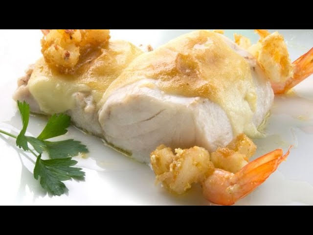 merluza con gambas gulas y mayonesa