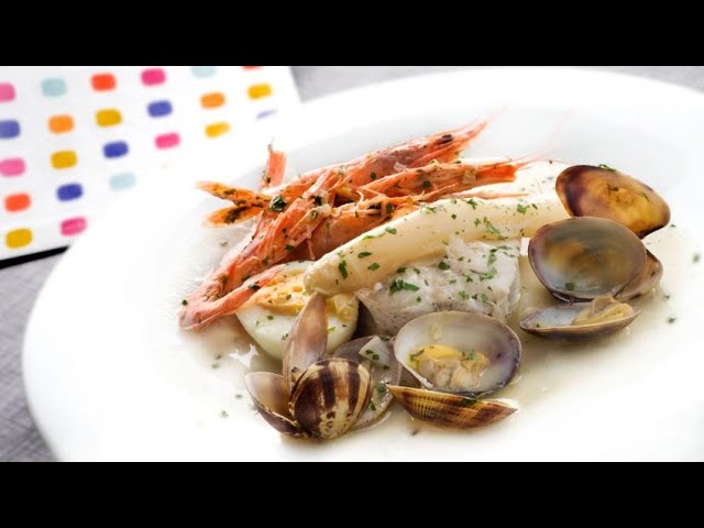 merluza en salsa verde con almejas y gambas arguiñano