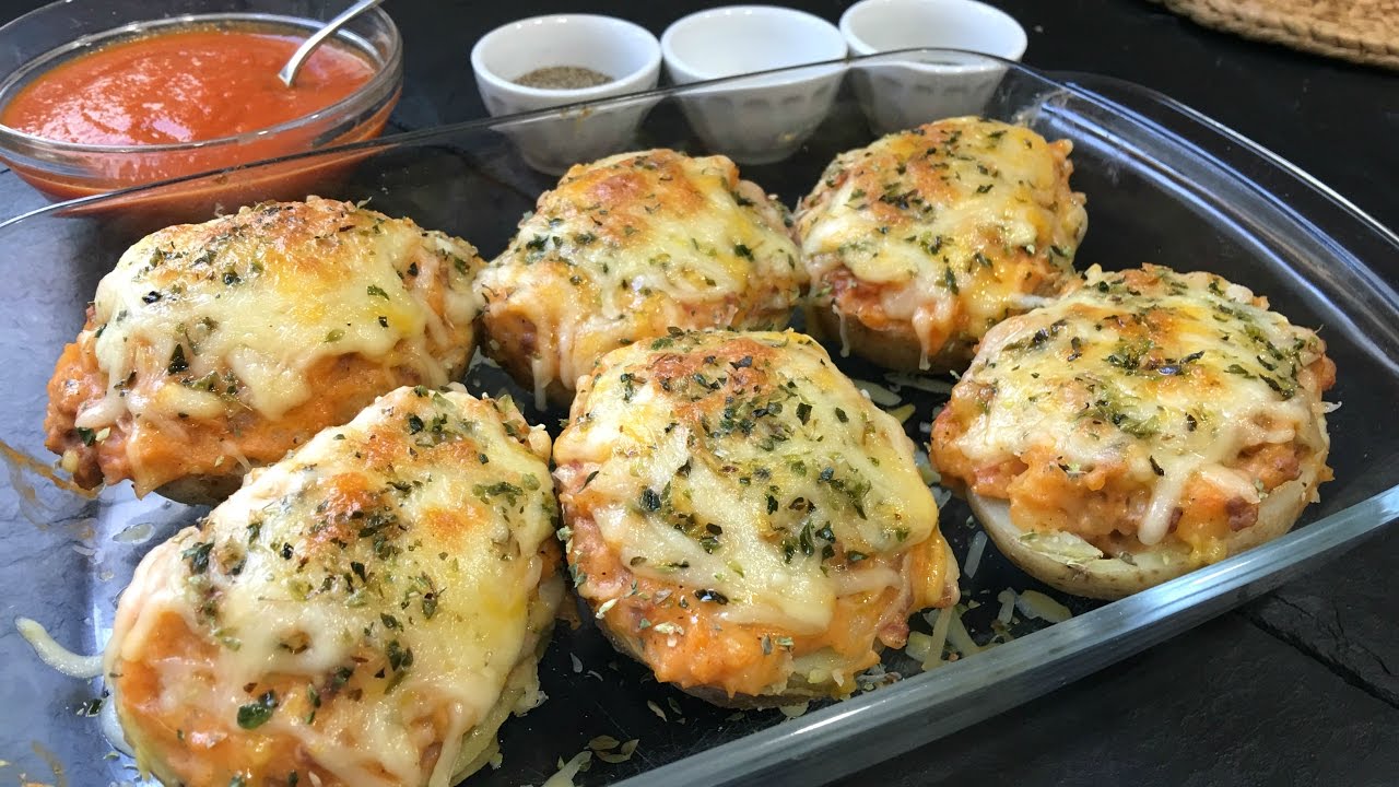 patatas rellenas de carne picada en salsa