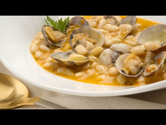 pochas con almejas en salsa verde