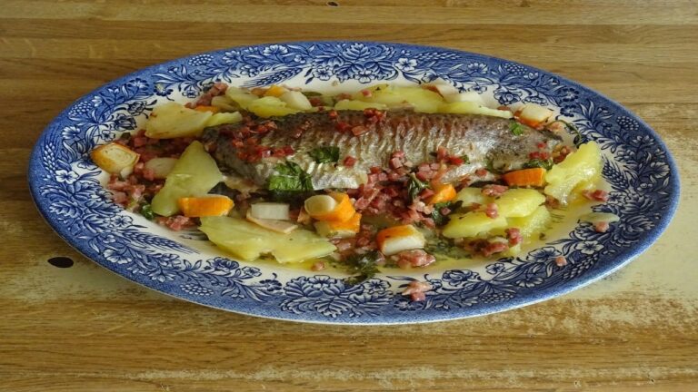 trucha al horno con jamón y patatas